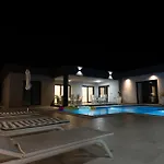 Vila Toro Velvet Vojno