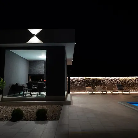 Toro Velvet Villa Vojno